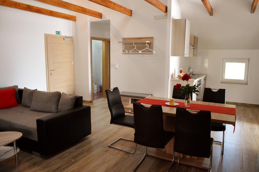 Apartament Turisticna Kmetija Cebelji Gradic Rogašovci Zewnętrze zdjęcie